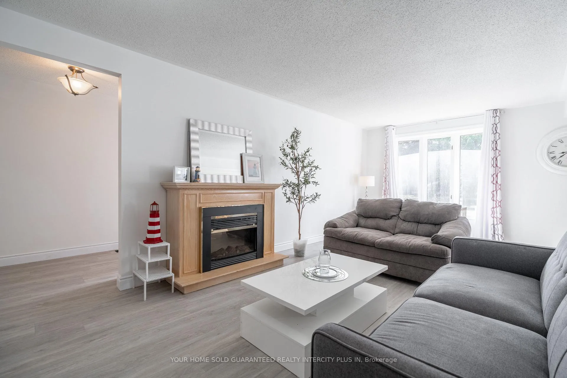 Photo 5 of 19 Windsor Drive, Brant, South Dumfries — HOMEH