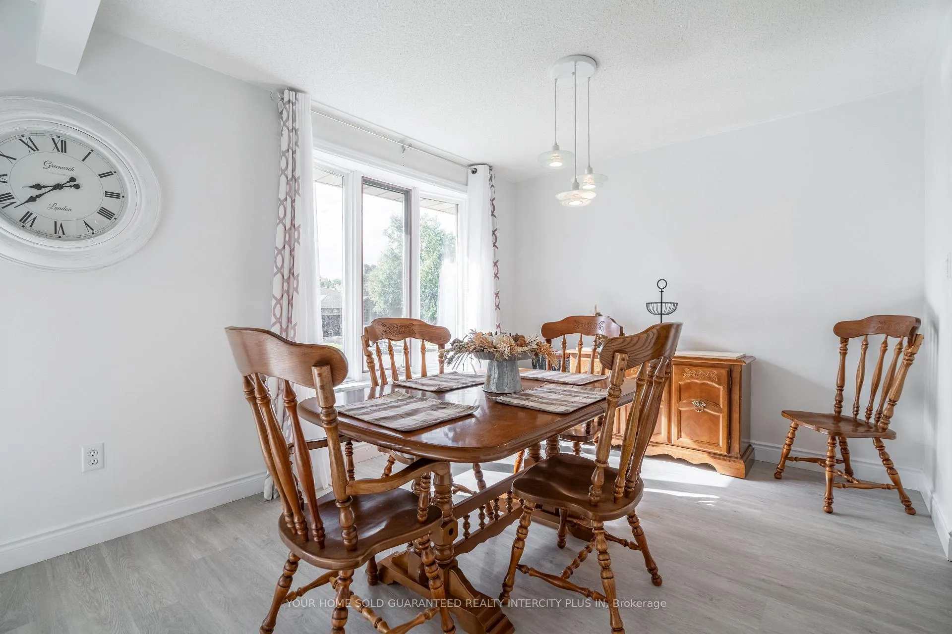 Photo 7 of 19 Windsor Drive, Brant, South Dumfries — HOMEH