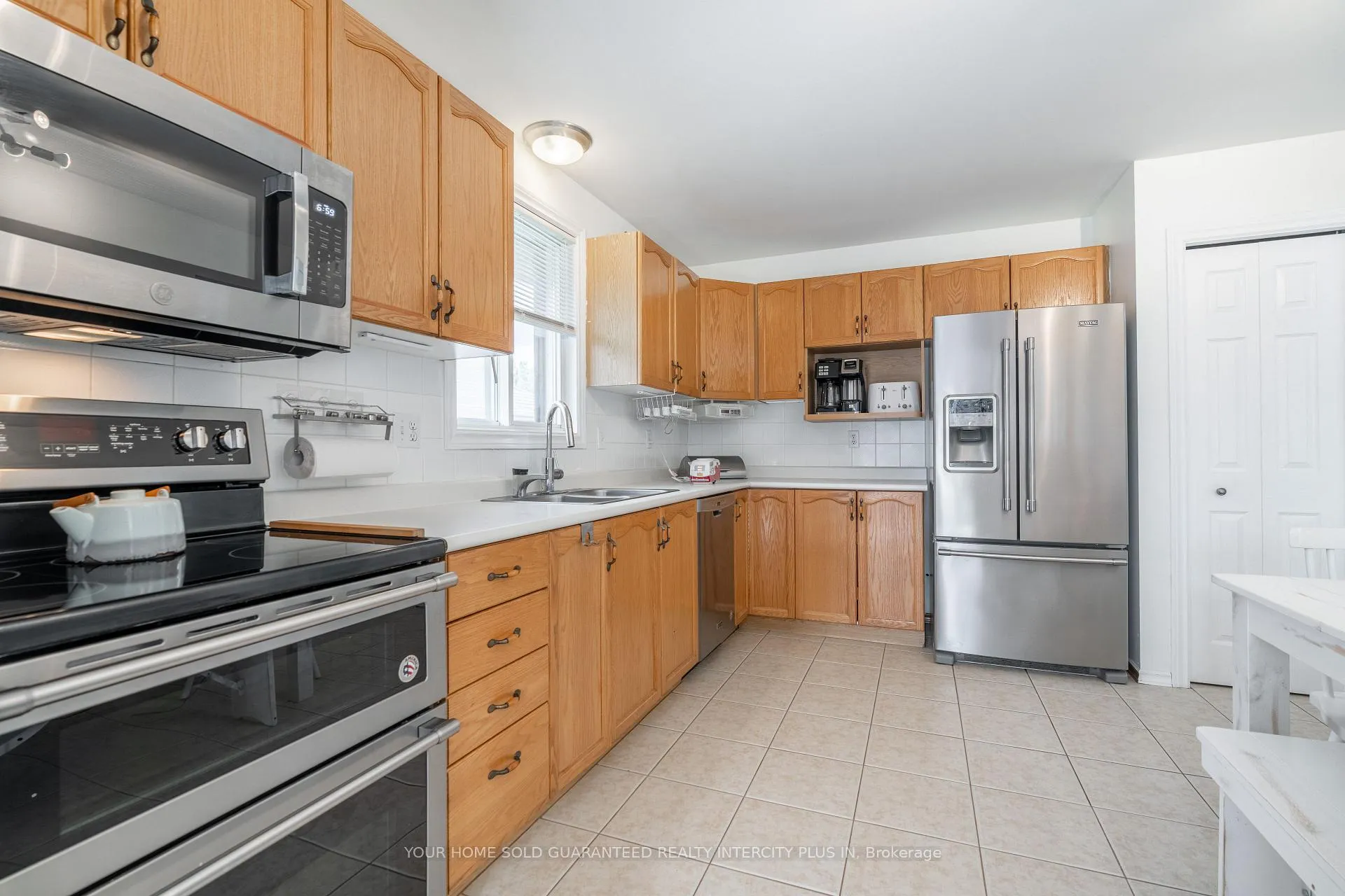 Photo 10 of 19 Windsor Drive, Brant, South Dumfries — HOMEH