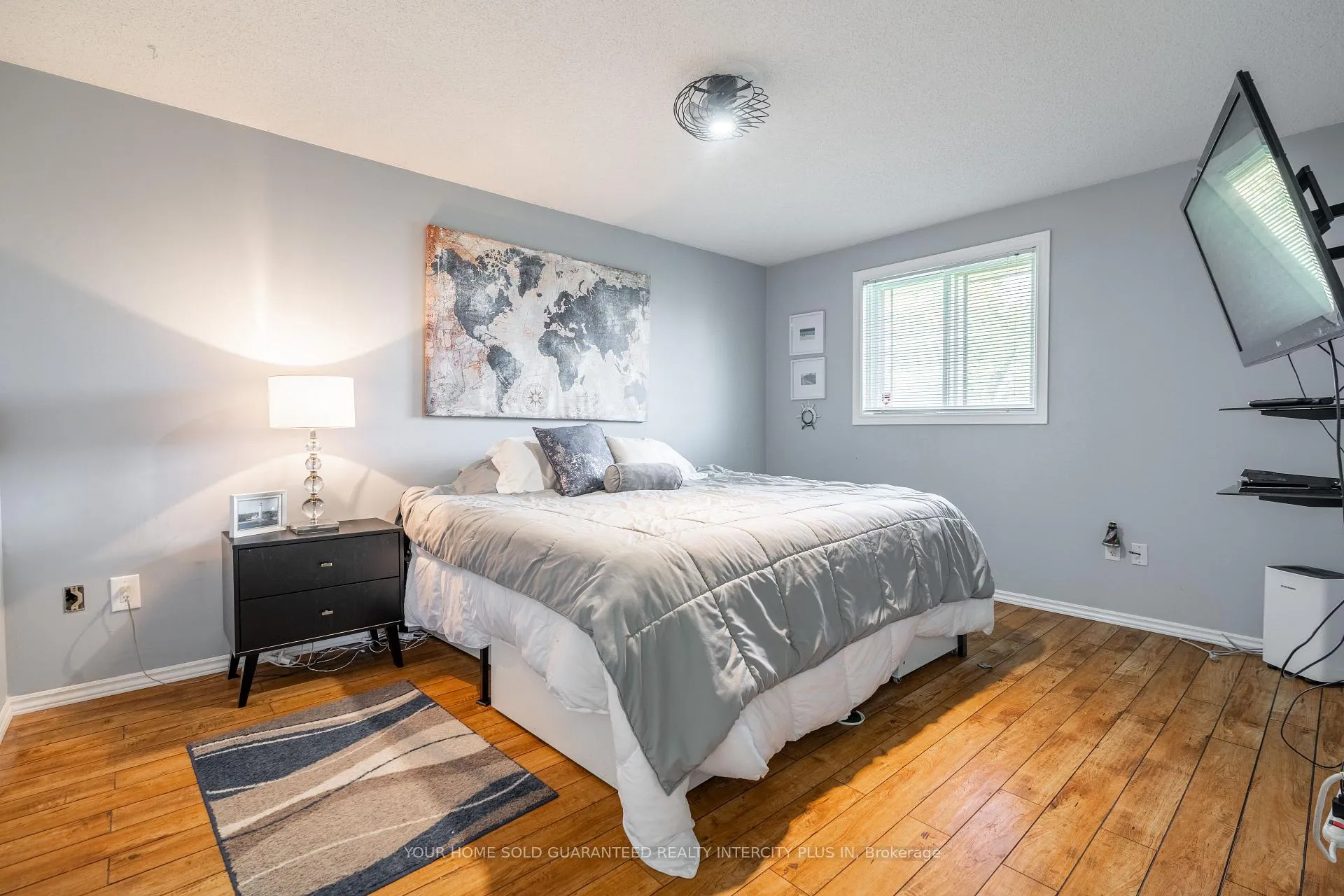 Photo 11 of 19 Windsor Drive, Brant, South Dumfries — HOMEH