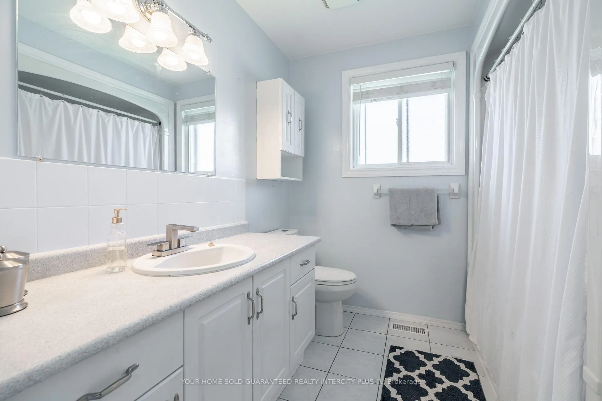 Photo 15 of 19 Windsor Drive, Brant, South Dumfries — HOMEH