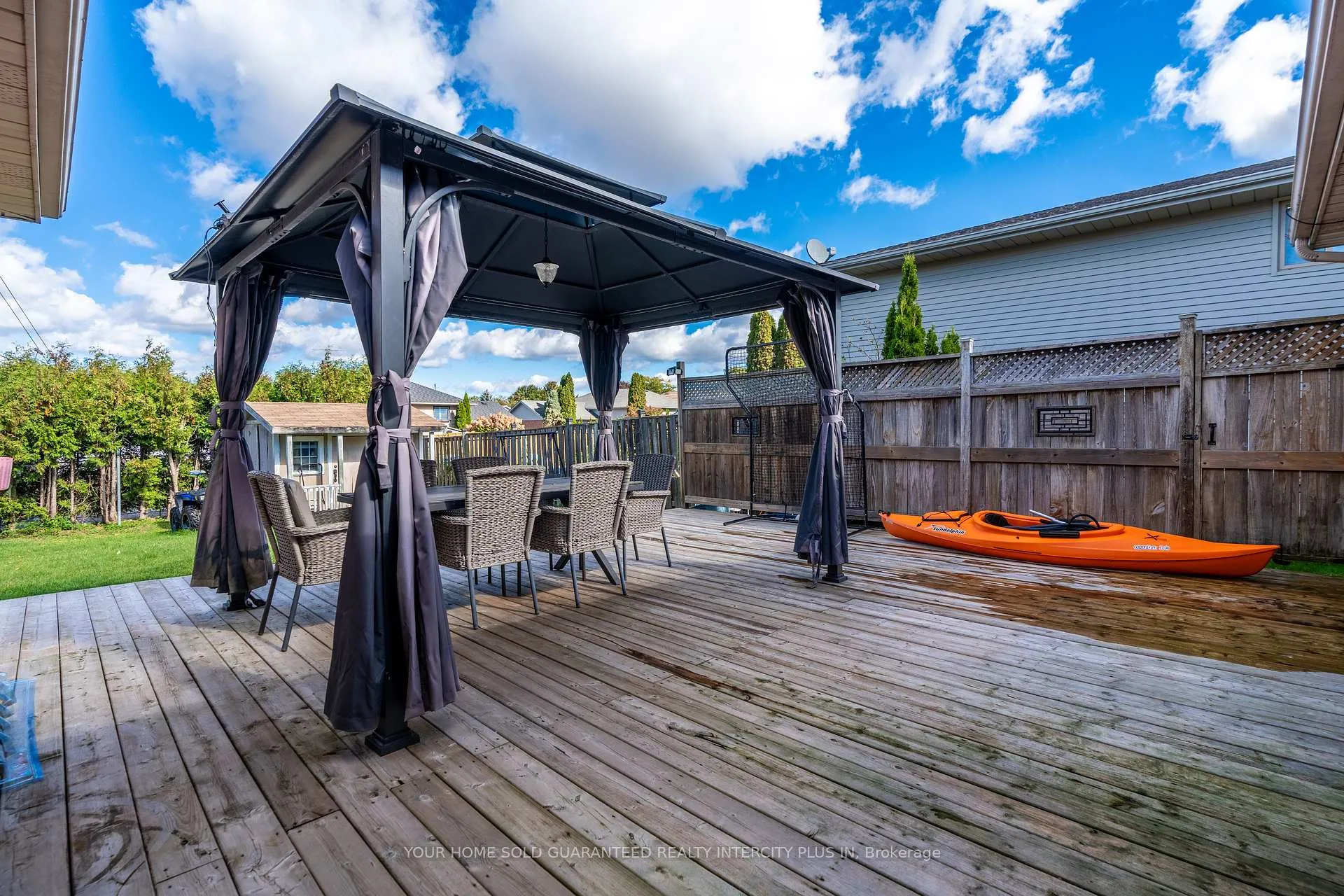 Photo 23 of 19 Windsor Drive, Brant, South Dumfries — HOMEH