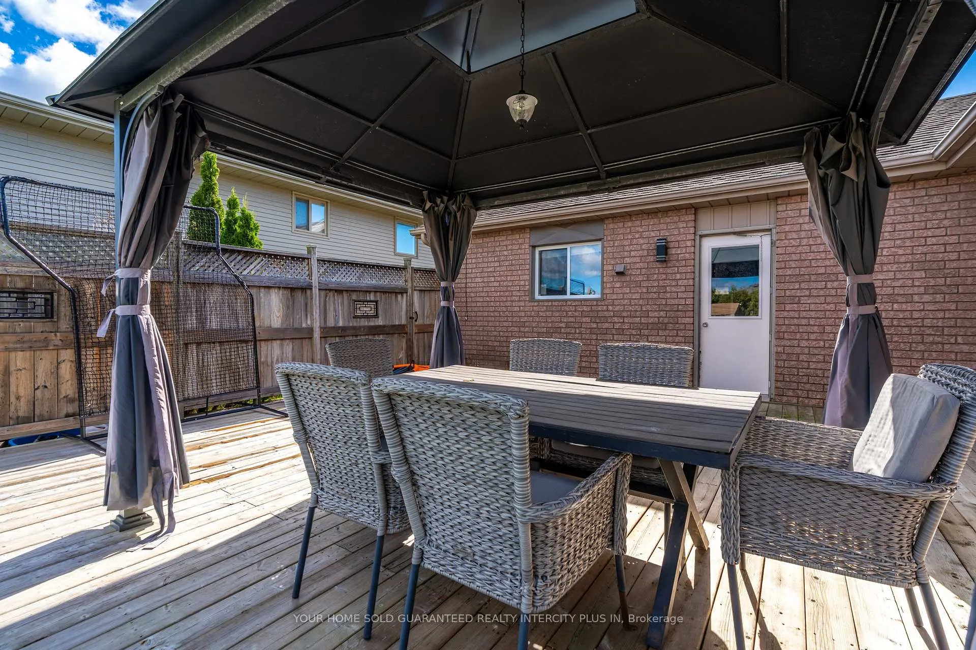 Photo 24 of 19 Windsor Drive, Brant, South Dumfries — HOMEH