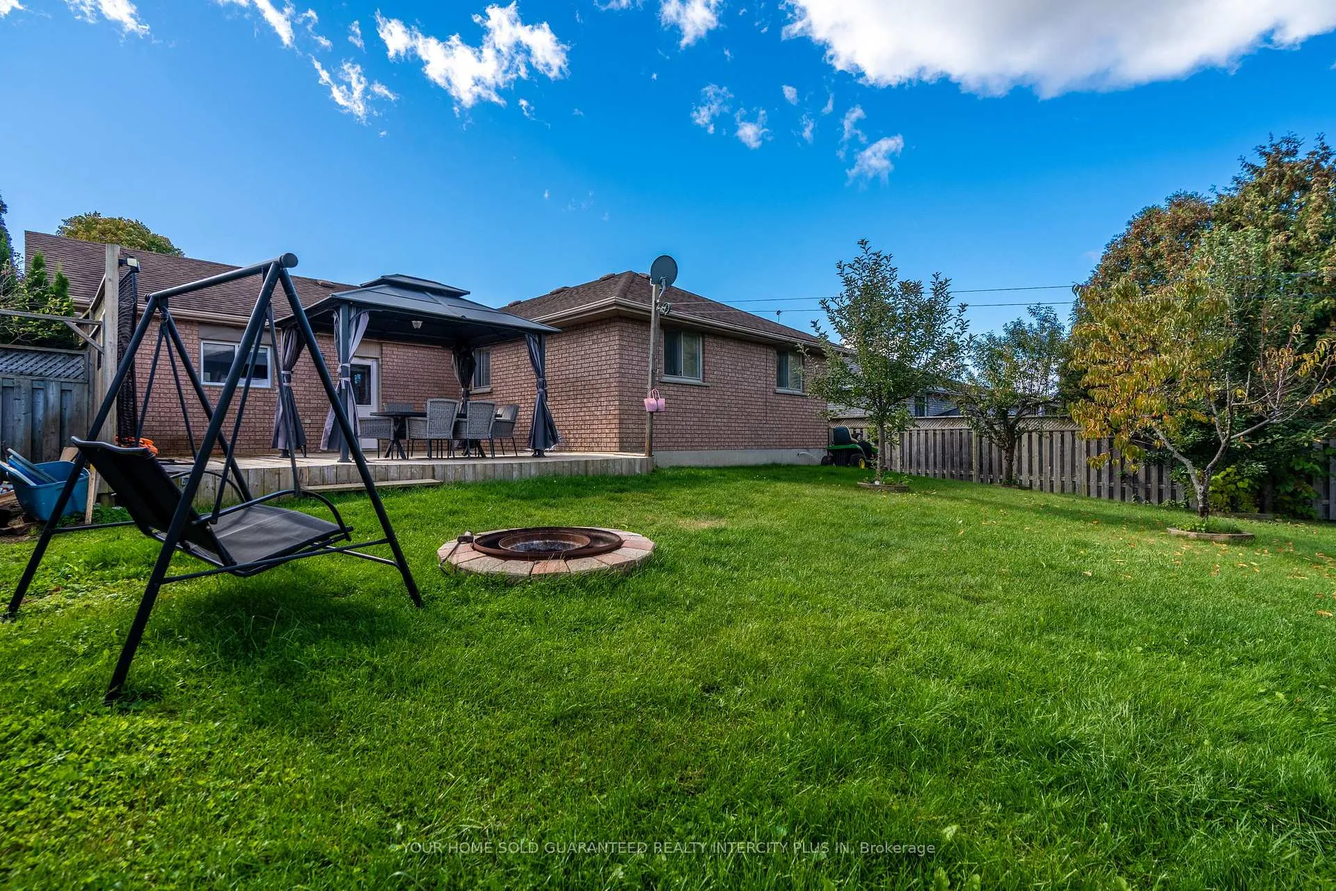 Photo 25 of 19 Windsor Drive, Brant, South Dumfries — HOMEH