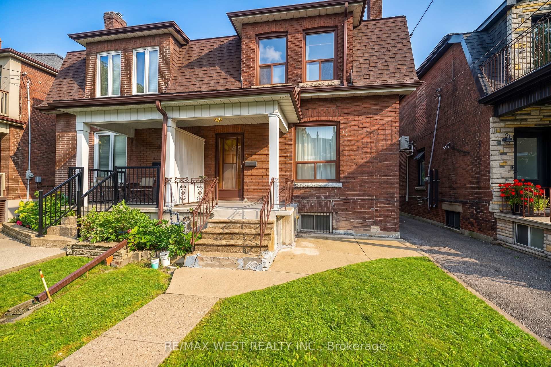 Photo 2 of 257 Delaware Avenue, Toronto, Dovercourt-Wallace Emerson-Junction — HOMEH