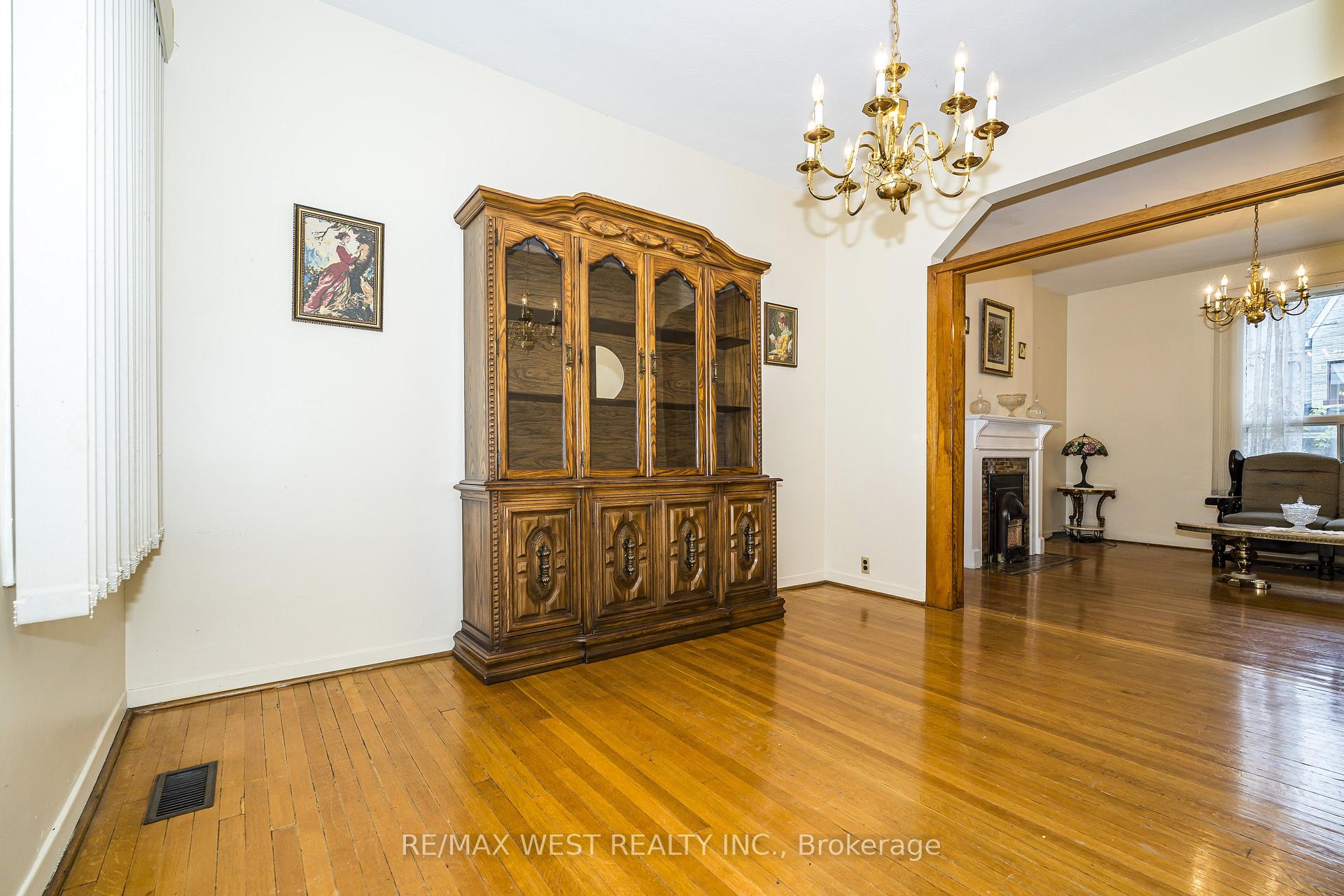 Photo 6 of 257 Delaware Avenue, Toronto, Dovercourt-Wallace Emerson-Junction — HOMEH
