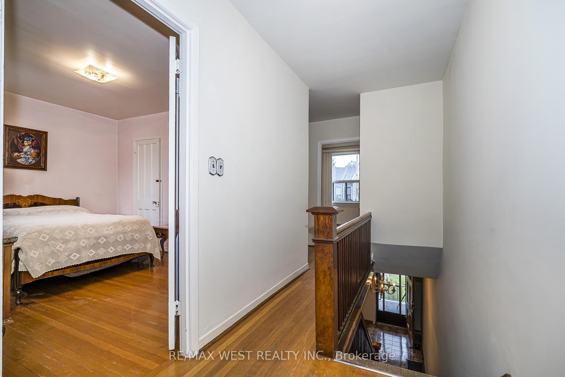 Photo 12 of 257 Delaware Avenue, Toronto, Dovercourt-Wallace Emerson-Junction — HOMEH