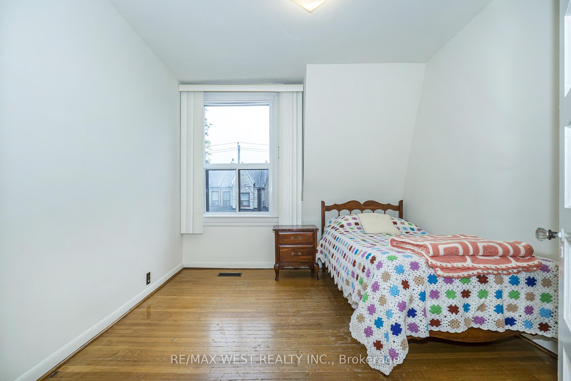 Photo 14 of 257 Delaware Avenue, Toronto, Dovercourt-Wallace Emerson-Junction — HOMEH