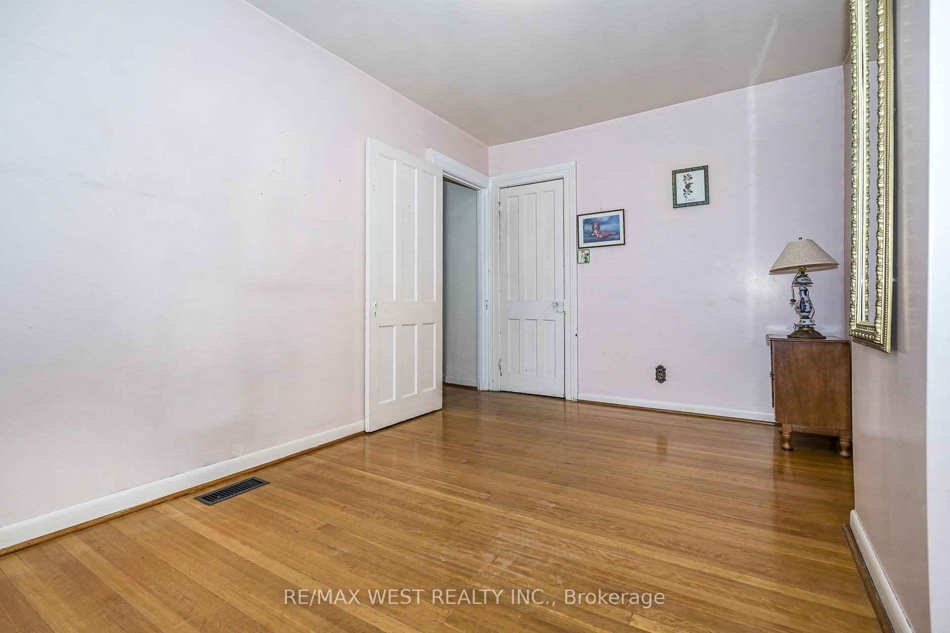 Photo 16 of 257 Delaware Avenue, Toronto, Dovercourt-Wallace Emerson-Junction — HOMEH