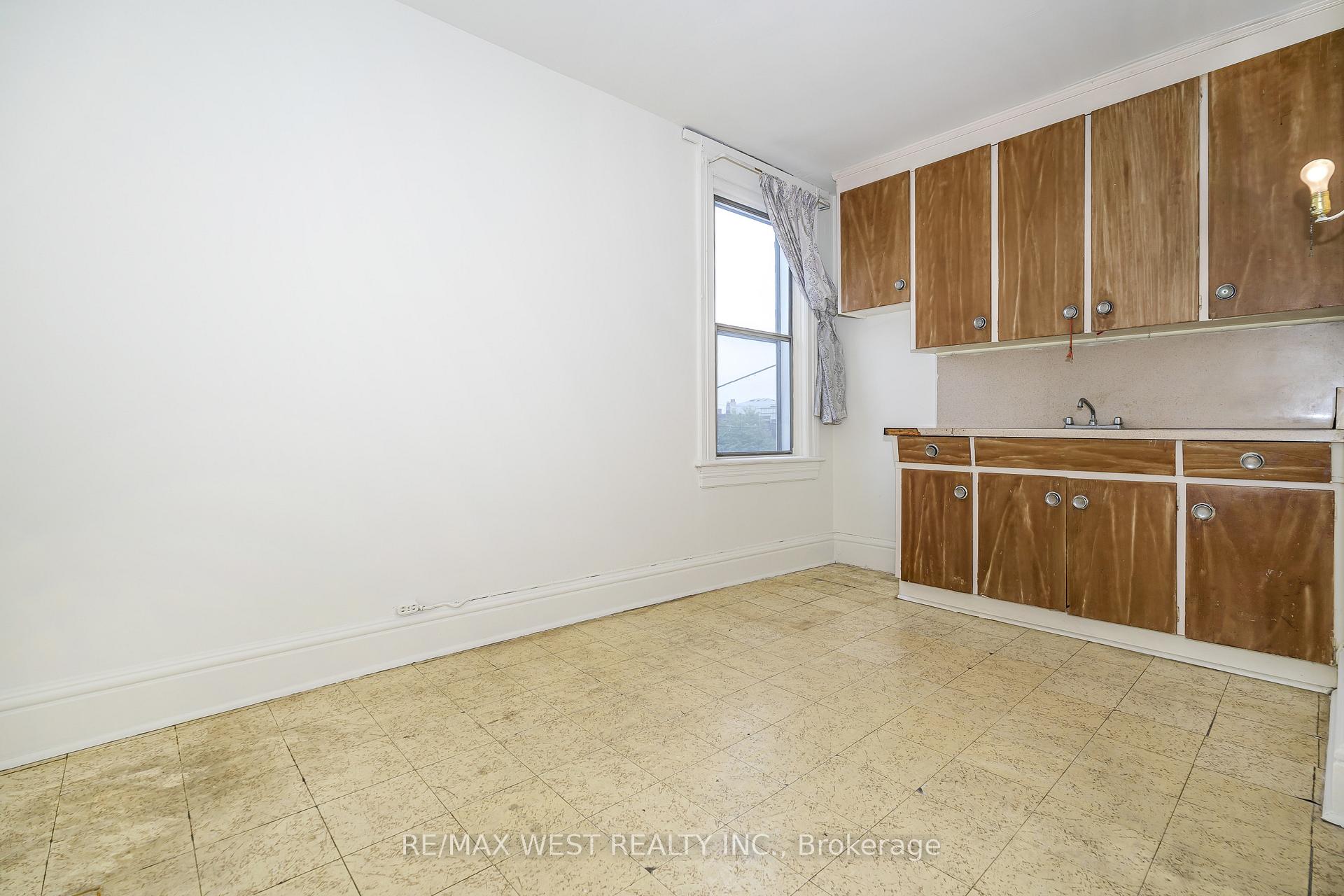 Photo 17 of 257 Delaware Avenue, Toronto, Dovercourt-Wallace Emerson-Junction — HOMEH