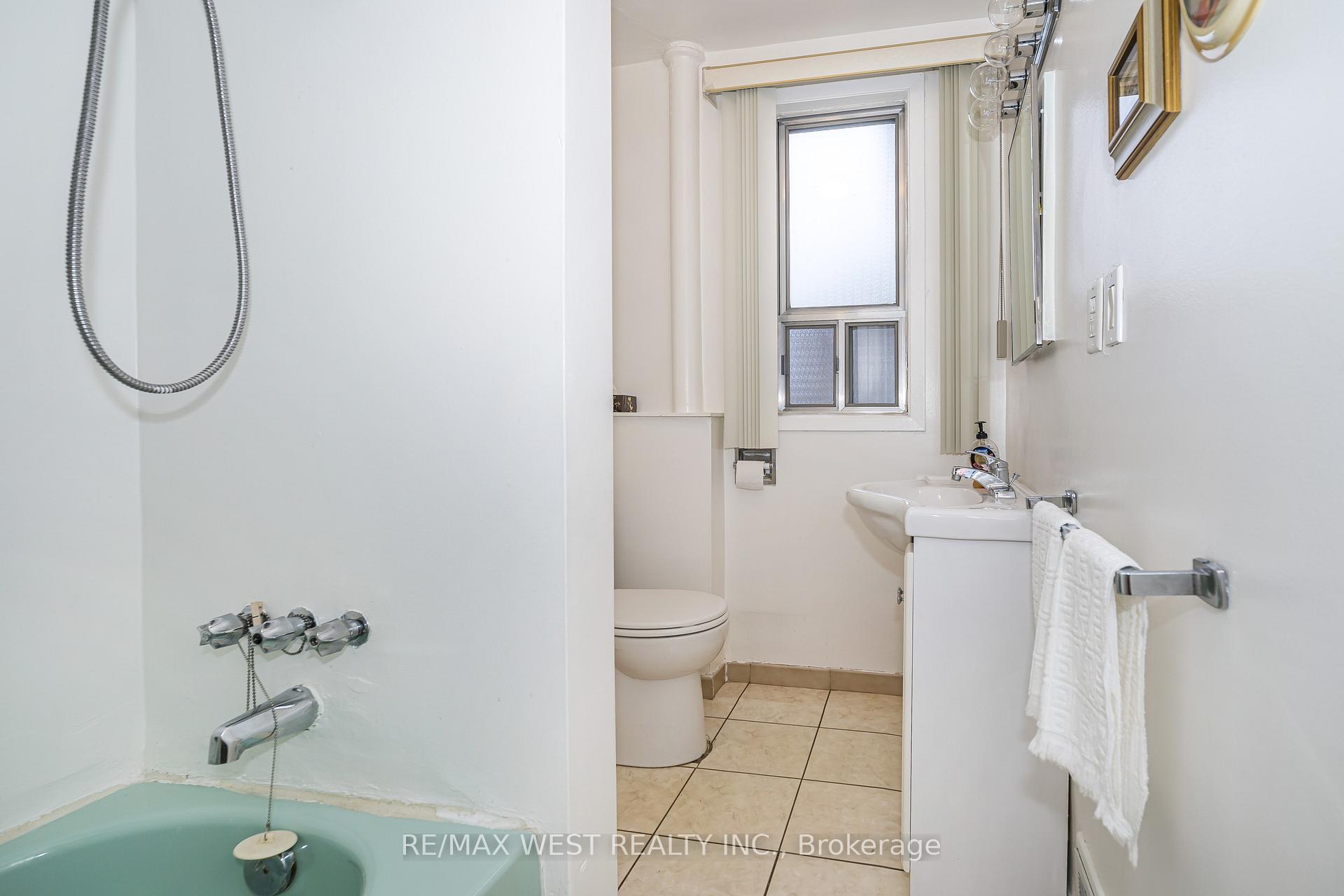 Photo 18 of 257 Delaware Avenue, Toronto, Dovercourt-Wallace Emerson-Junction — HOMEH