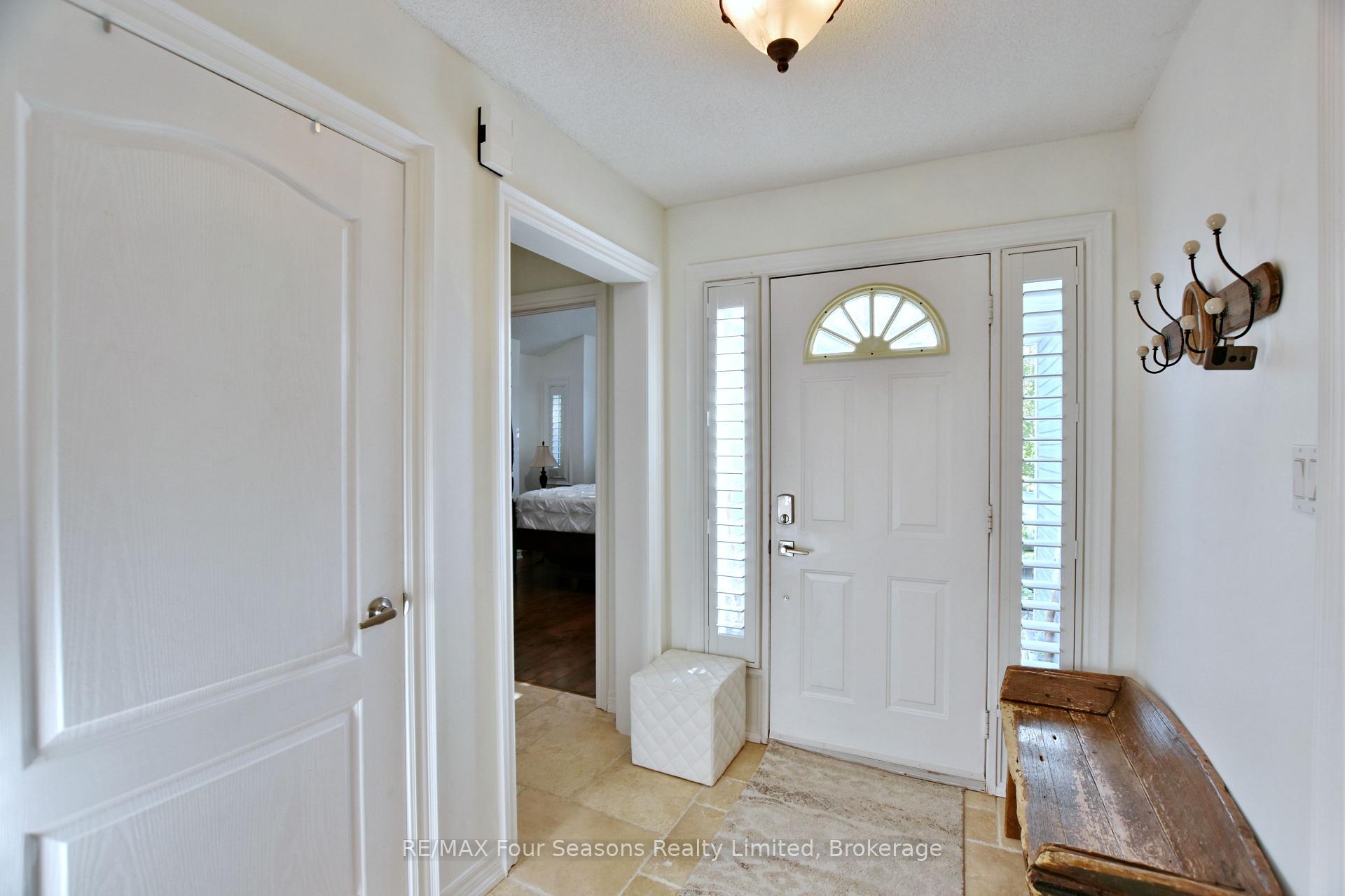 Photo 6 of 32 Nettleton Court, Collingwood — HOMEH