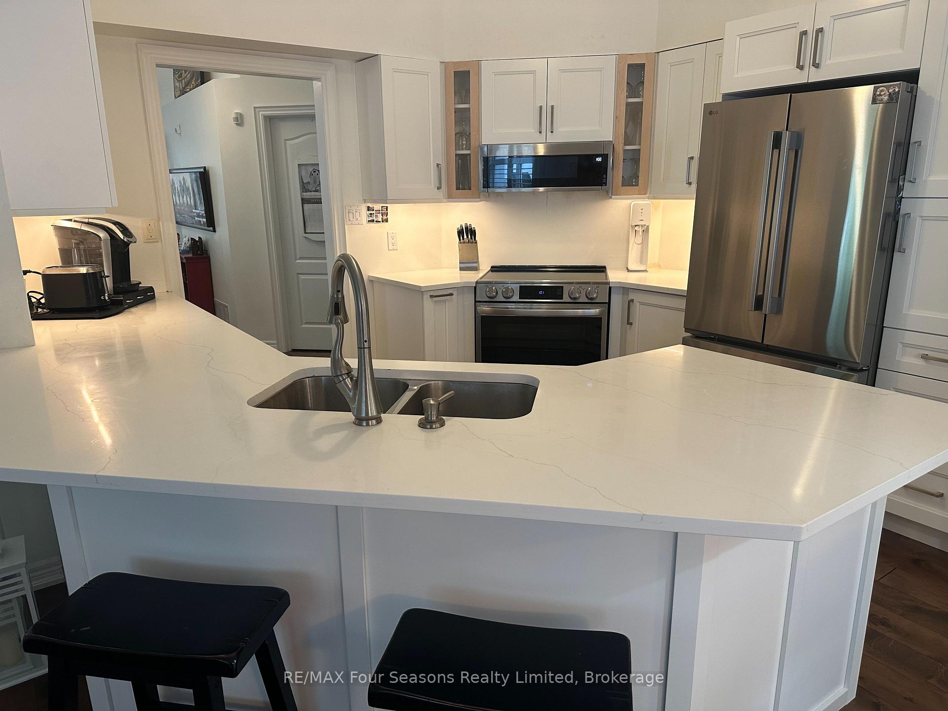 Photo 7 of 32 Nettleton Court, Collingwood — HOMEH