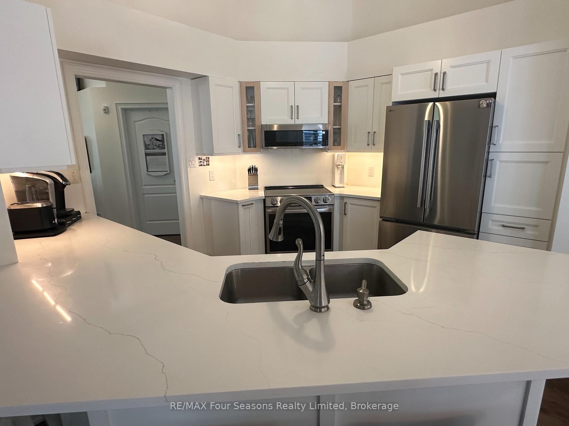 Photo 8 of 32 Nettleton Court, Collingwood — HOMEH