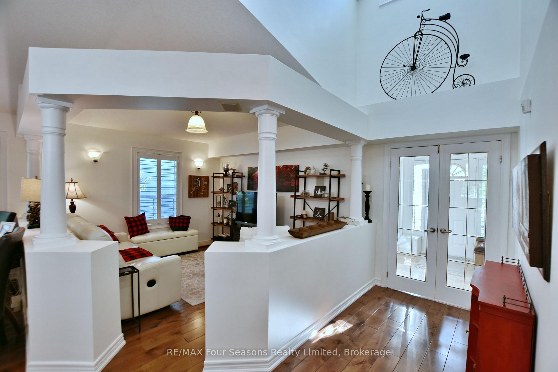 Photo 10 of 32 Nettleton Court, Collingwood — HOMEH