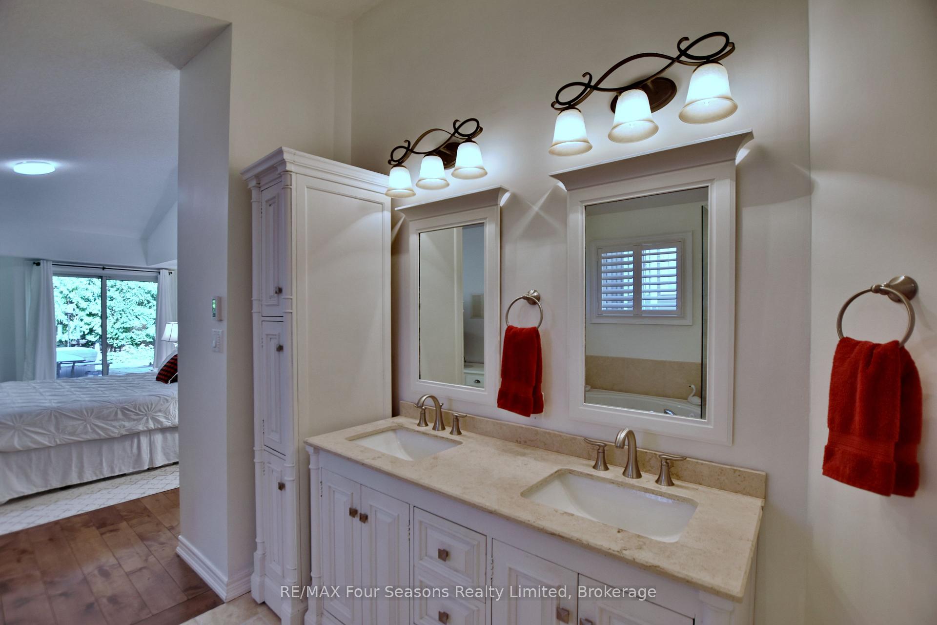 Photo 18 of 32 Nettleton Court, Collingwood — HOMEH