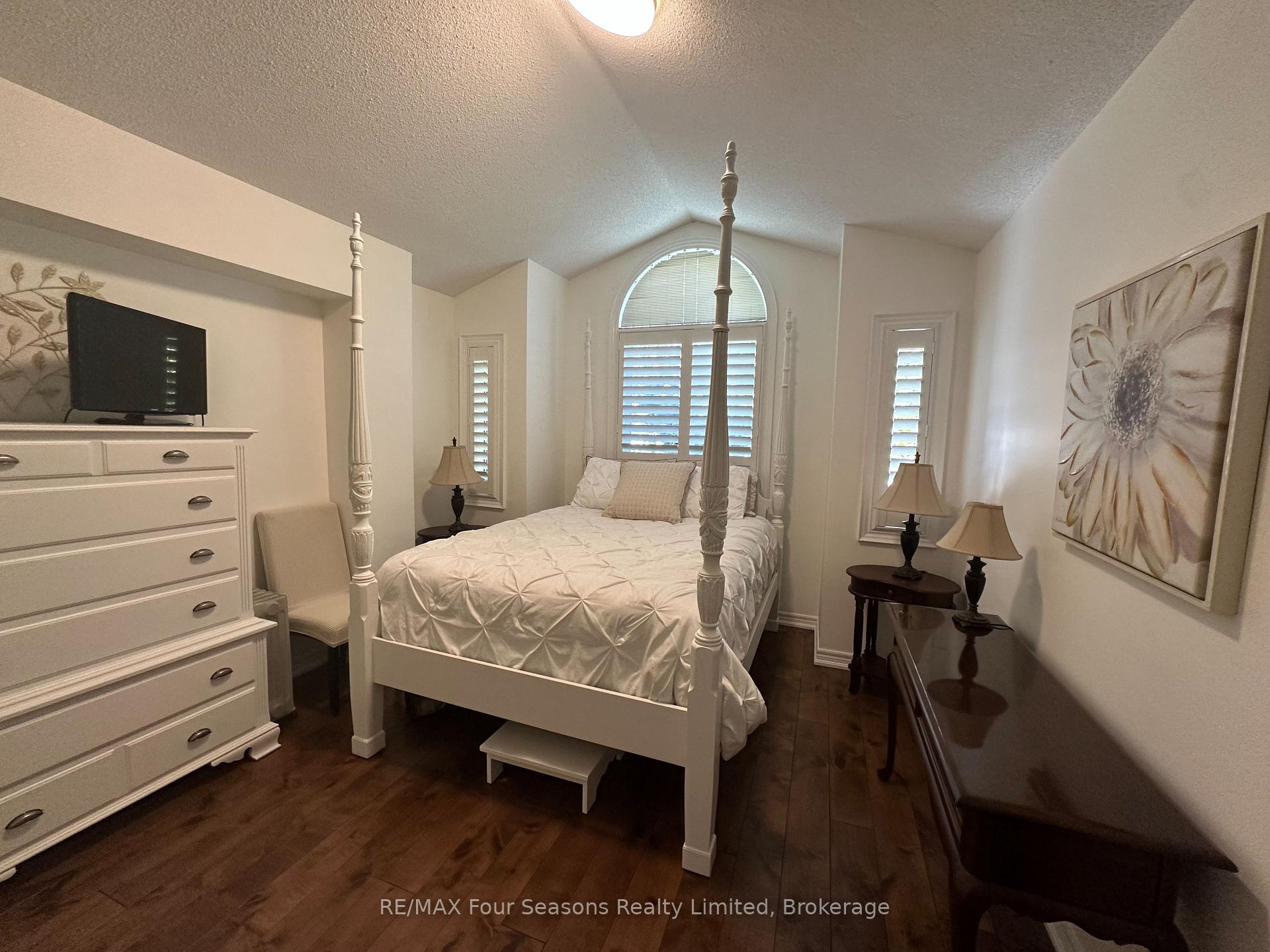 Photo 21 of 32 Nettleton Court, Collingwood — HOMEH