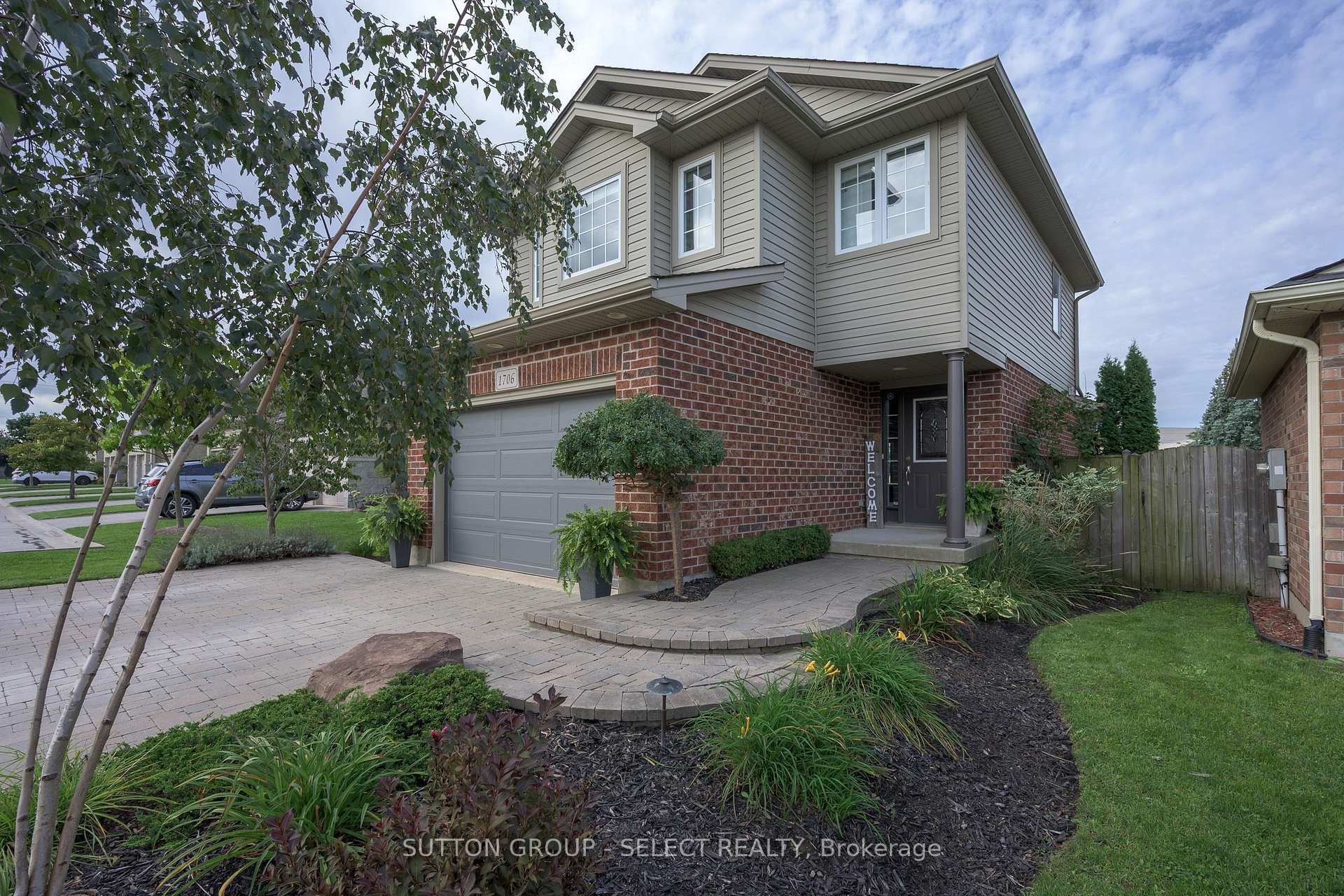 Photo 2 of 1706 Bayswater Crescent, London, North E — HOMEH