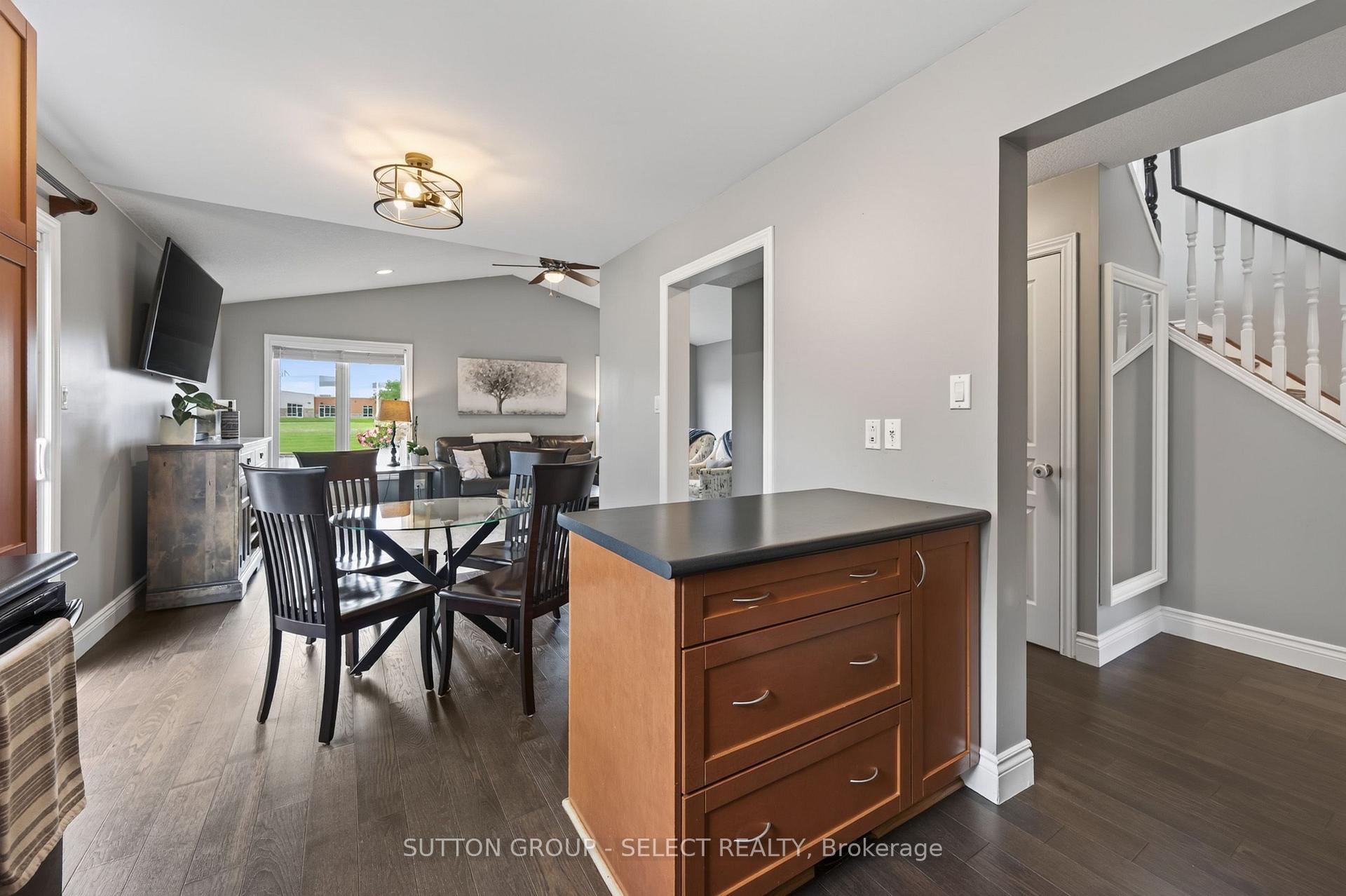 Photo 9 of 1706 Bayswater Crescent, London, North E — HOMEH