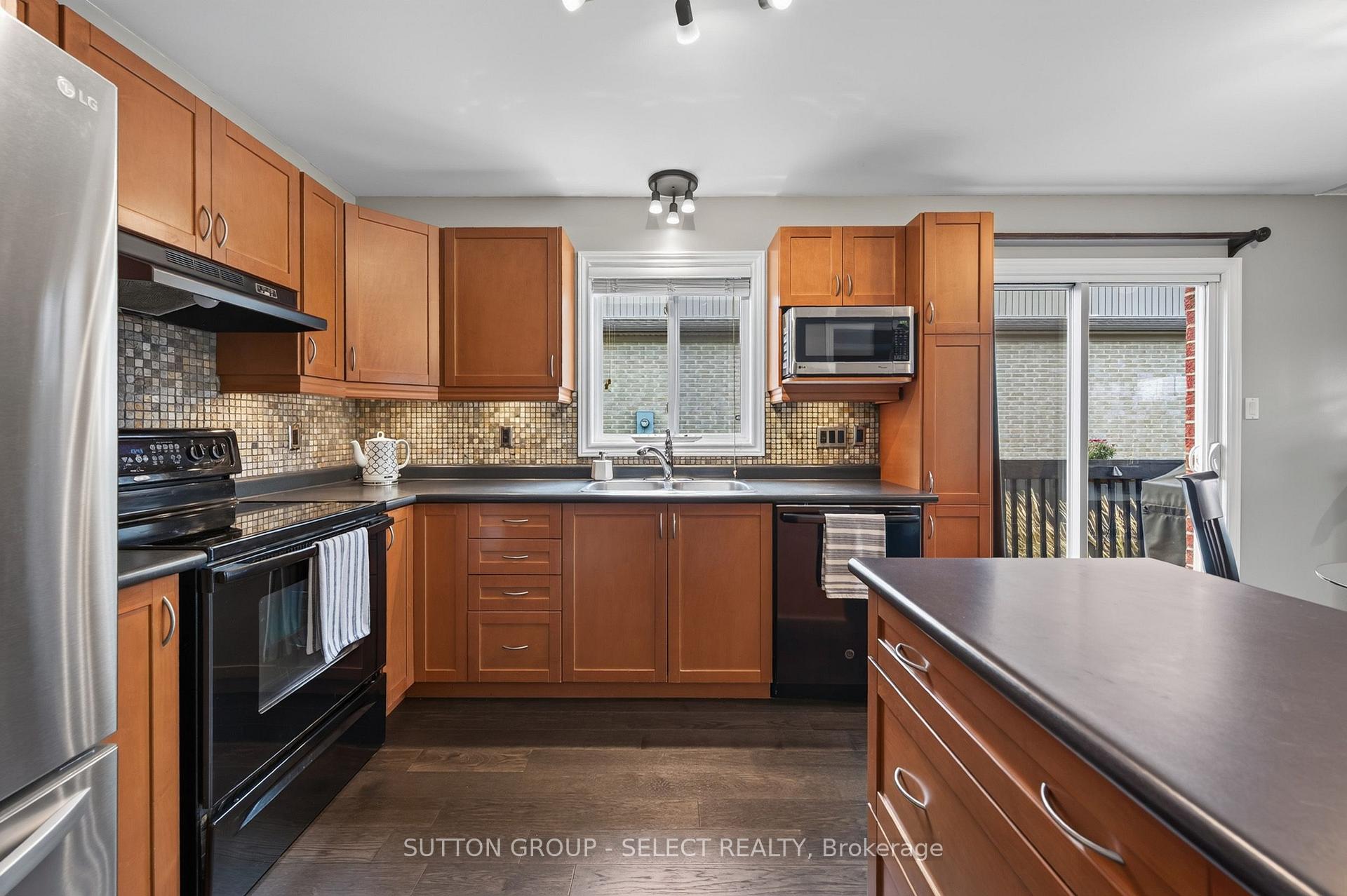 Photo 10 of 1706 Bayswater Crescent, London, North E — HOMEH