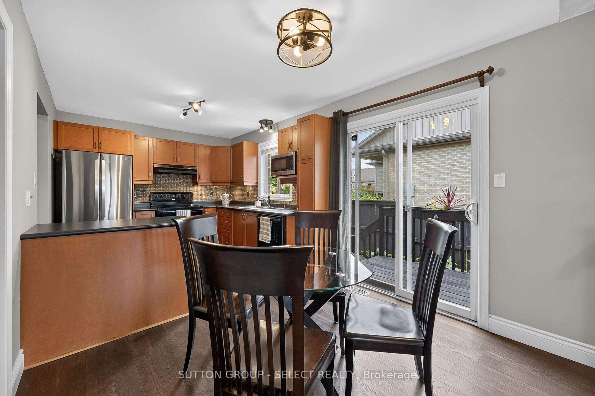 Photo 12 of 1706 Bayswater Crescent, London, North E — HOMEH
