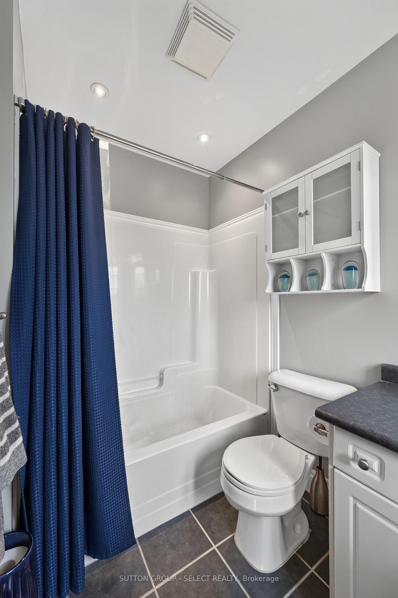 Photo 16 of 1706 Bayswater Crescent, London, North E — HOMEH