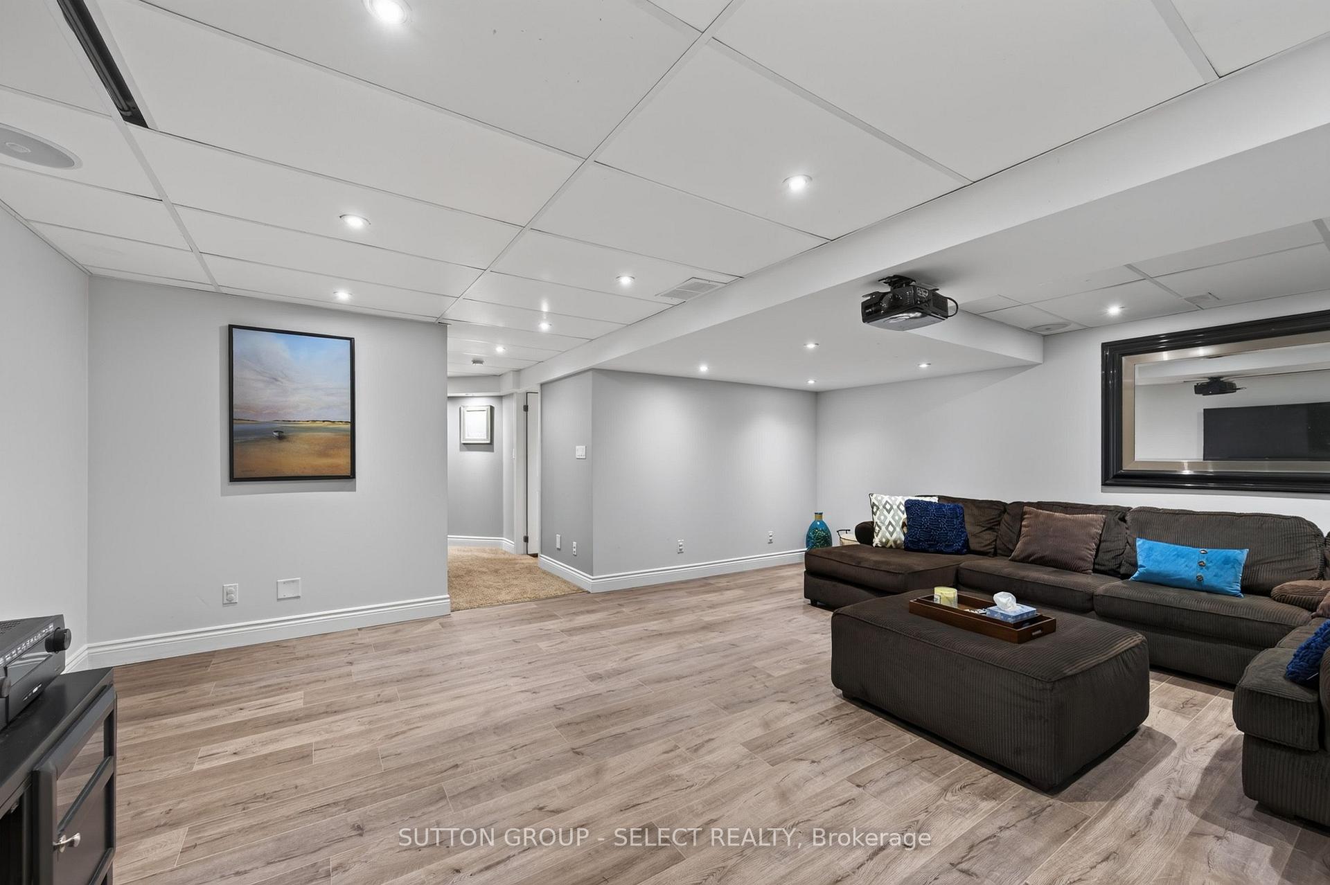 Photo 23 of 1706 Bayswater Crescent, London, North E — HOMEH