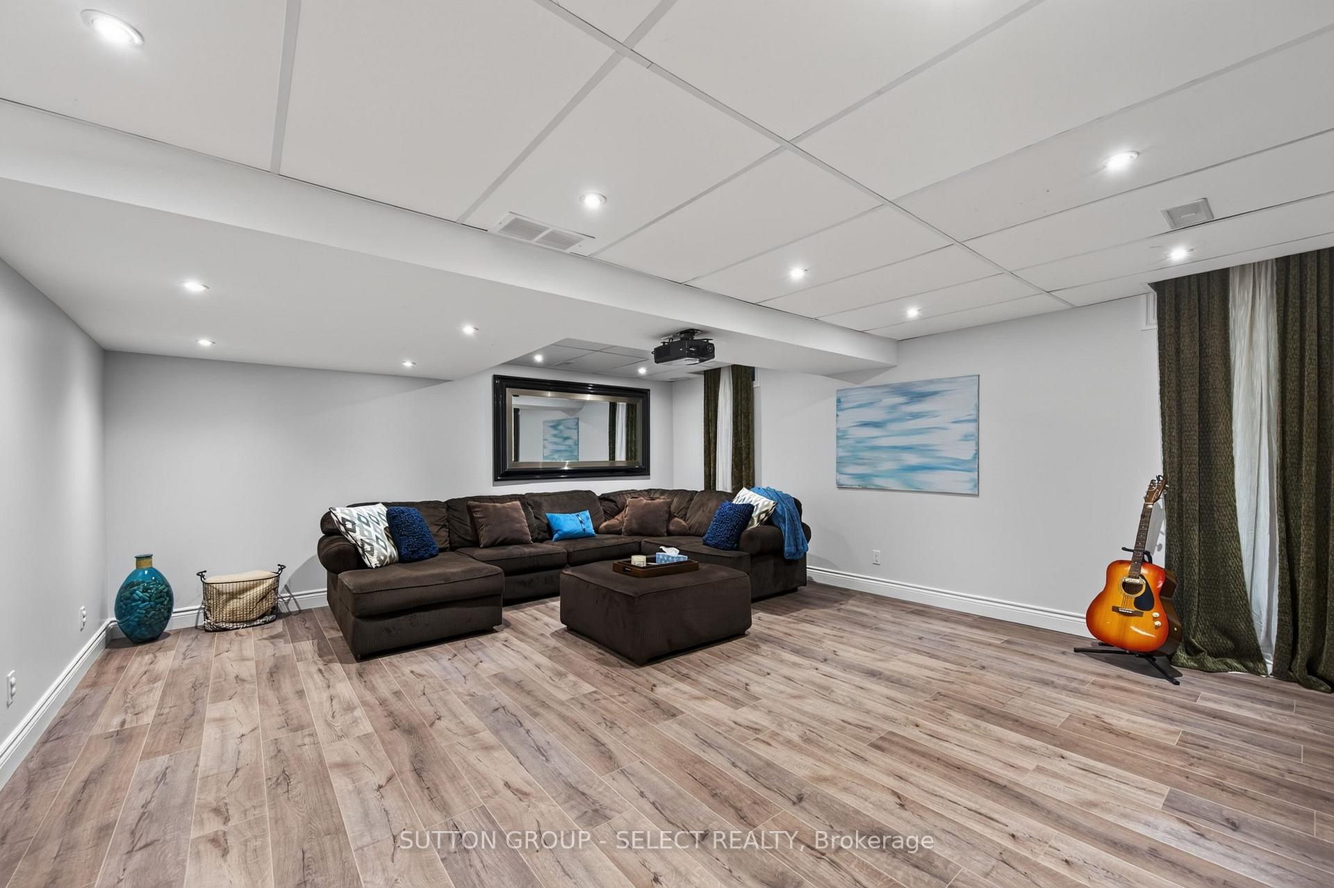 Photo 25 of 1706 Bayswater Crescent, London, North E — HOMEH