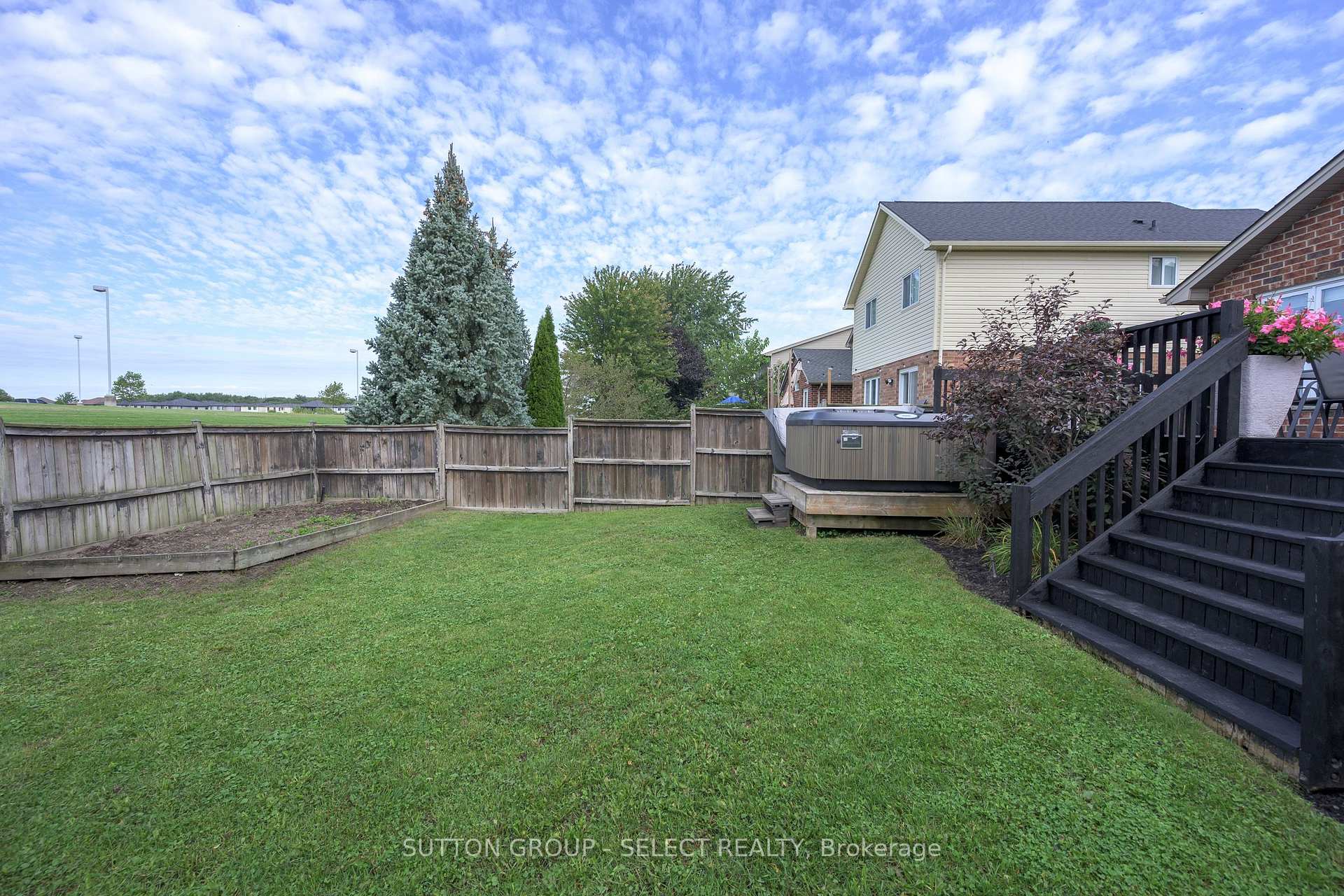 Photo 28 of 1706 Bayswater Crescent, London, North E — HOMEH