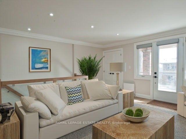Photo 4 of Unit Upper, 22 Wineva Avenue, Toronto, The Beaches — HOMEH