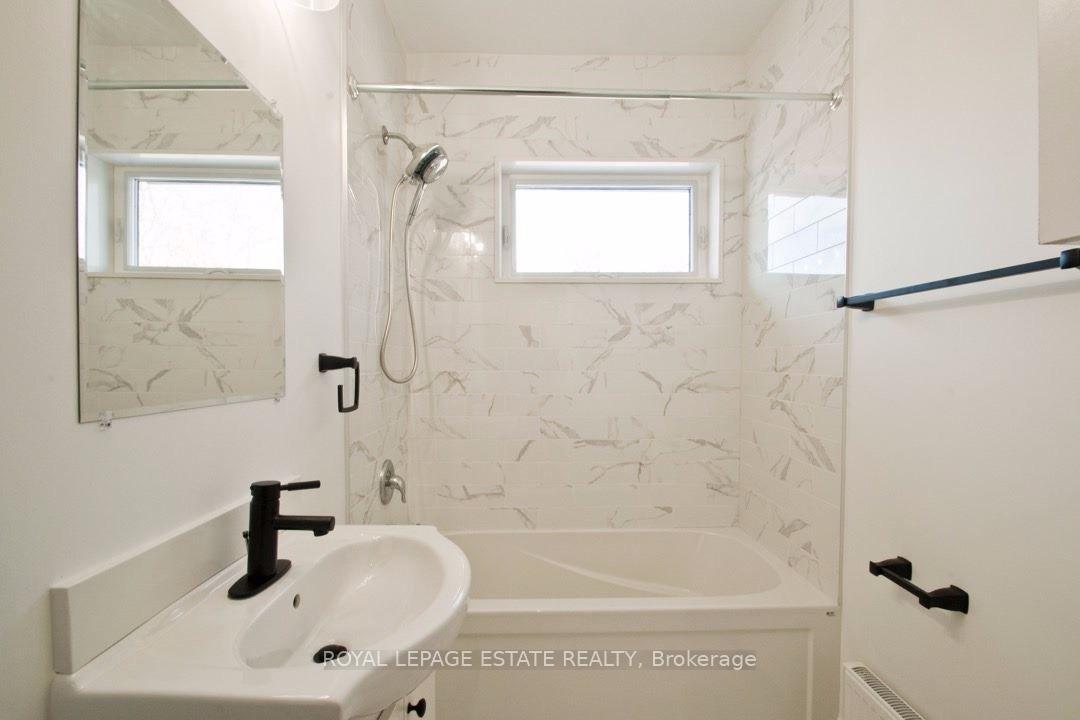 Photo 6 of Unit Upper, 22 Wineva Avenue, Toronto, The Beaches — HOMEH