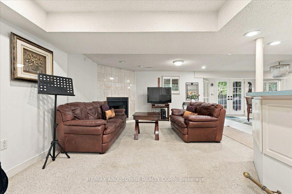 Photo 5 of Unit Lower, 1374 Heritage Way, Oakville, Glen Abbey — HOMEH