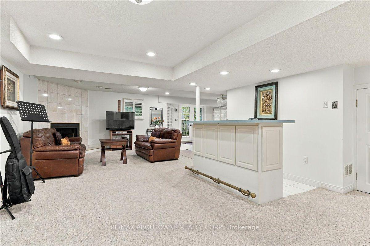 Photo 8 of Unit Lower, 1374 Heritage Way, Oakville, Glen Abbey — HOMEH