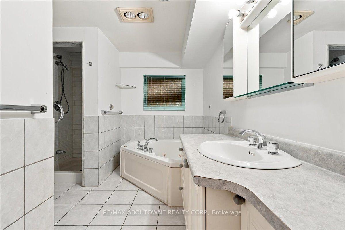 Photo 12 of Unit Lower, 1374 Heritage Way, Oakville, Glen Abbey — HOMEH