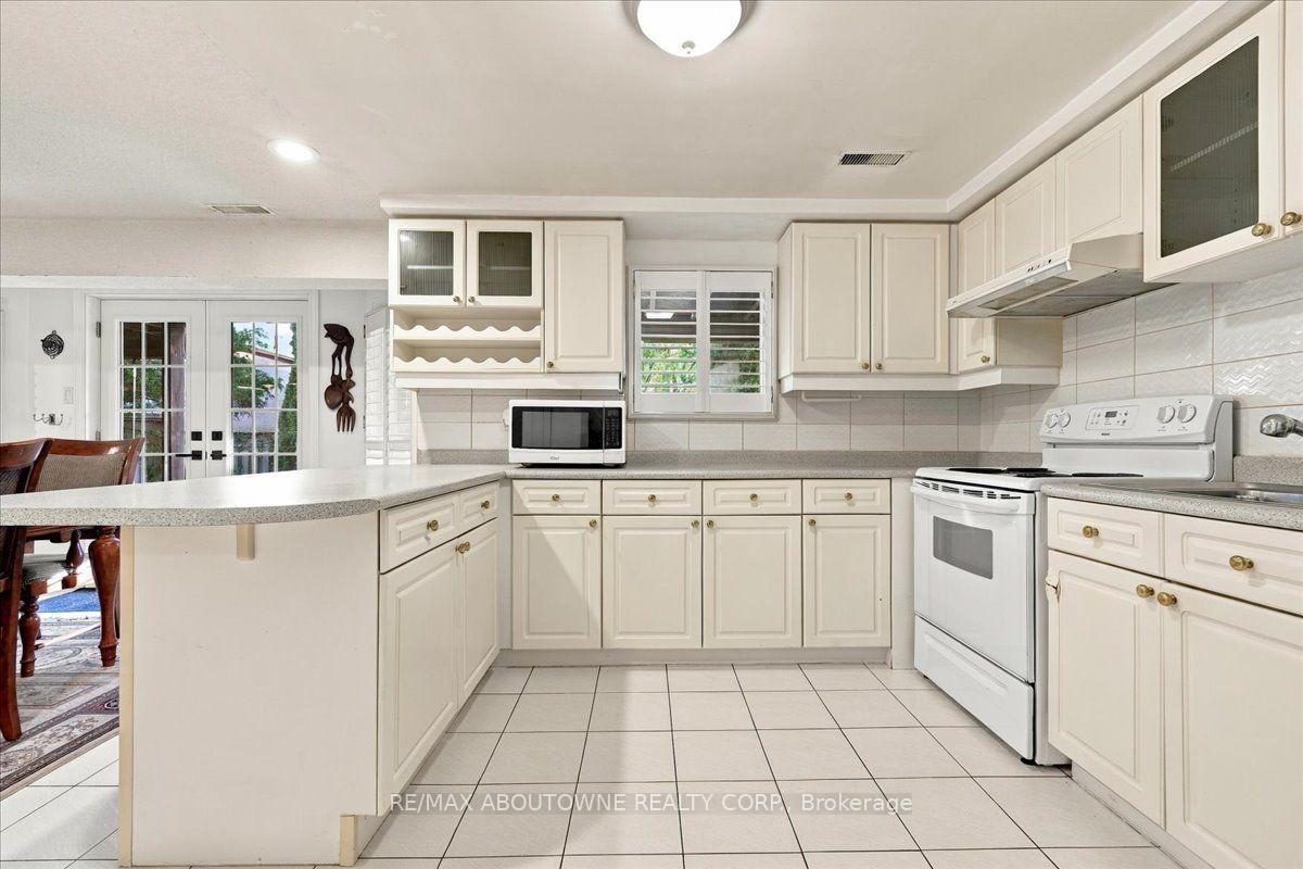 Photo 14 of Unit Lower, 1374 Heritage Way, Oakville, Glen Abbey — HOMEH