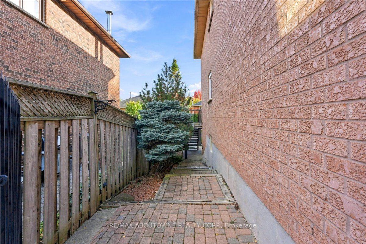 Photo 19 of Unit Lower, 1374 Heritage Way, Oakville, Glen Abbey — HOMEH