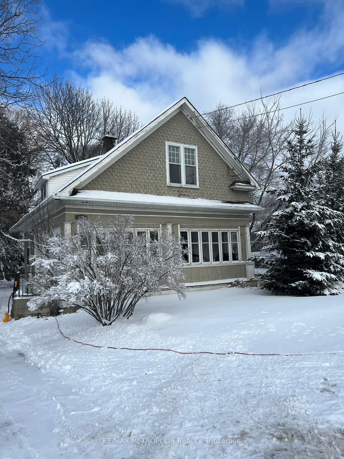 Photo of 688 King Street W