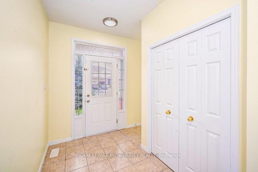 Photo 4 of 419 Tealby Crescent, Waterloo, Colonial Acres — HOMEH