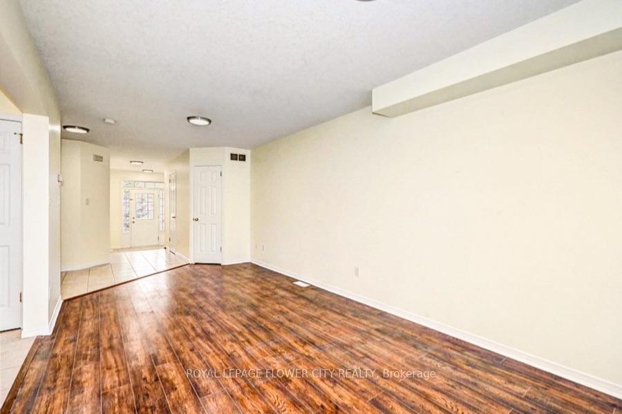 Photo 6 of 419 Tealby Crescent, Waterloo, Colonial Acres — HOMEH