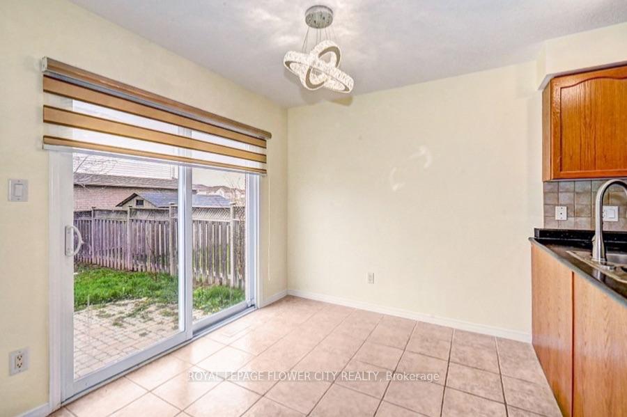 Photo 8 of 419 Tealby Crescent, Waterloo, Colonial Acres — HOMEH