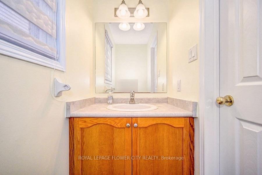 Photo 9 of 419 Tealby Crescent, Waterloo, Colonial Acres — HOMEH
