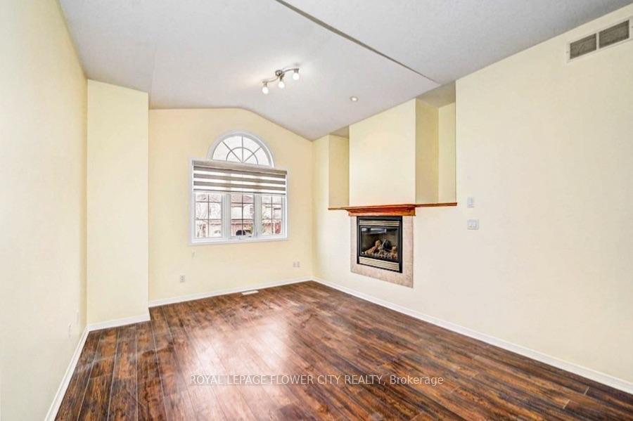 Photo 12 of 419 Tealby Crescent, Waterloo, Colonial Acres — HOMEH