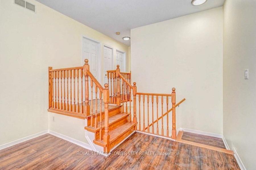 Photo 13 of 419 Tealby Crescent, Waterloo, Colonial Acres — HOMEH