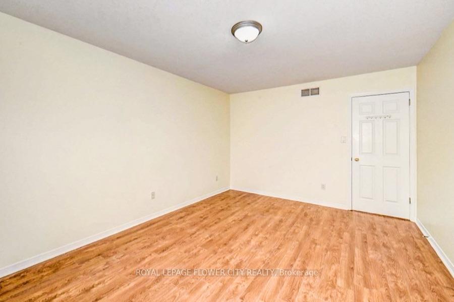 Photo 16 of 419 Tealby Crescent, Waterloo, Colonial Acres — HOMEH