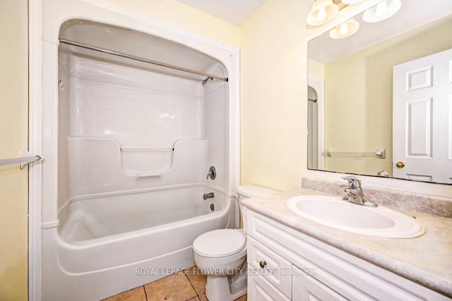 Photo 18 of 419 Tealby Crescent, Waterloo, Colonial Acres — HOMEH