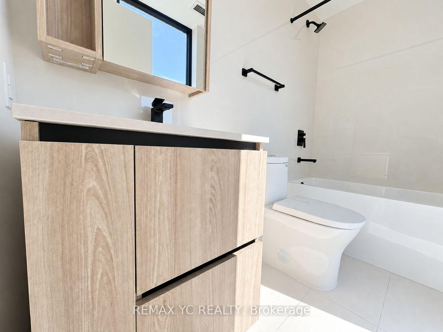 Photo 6 of Unit 308, 699 Sheppard Avenue E, North York, Bayview Village — HOMEH