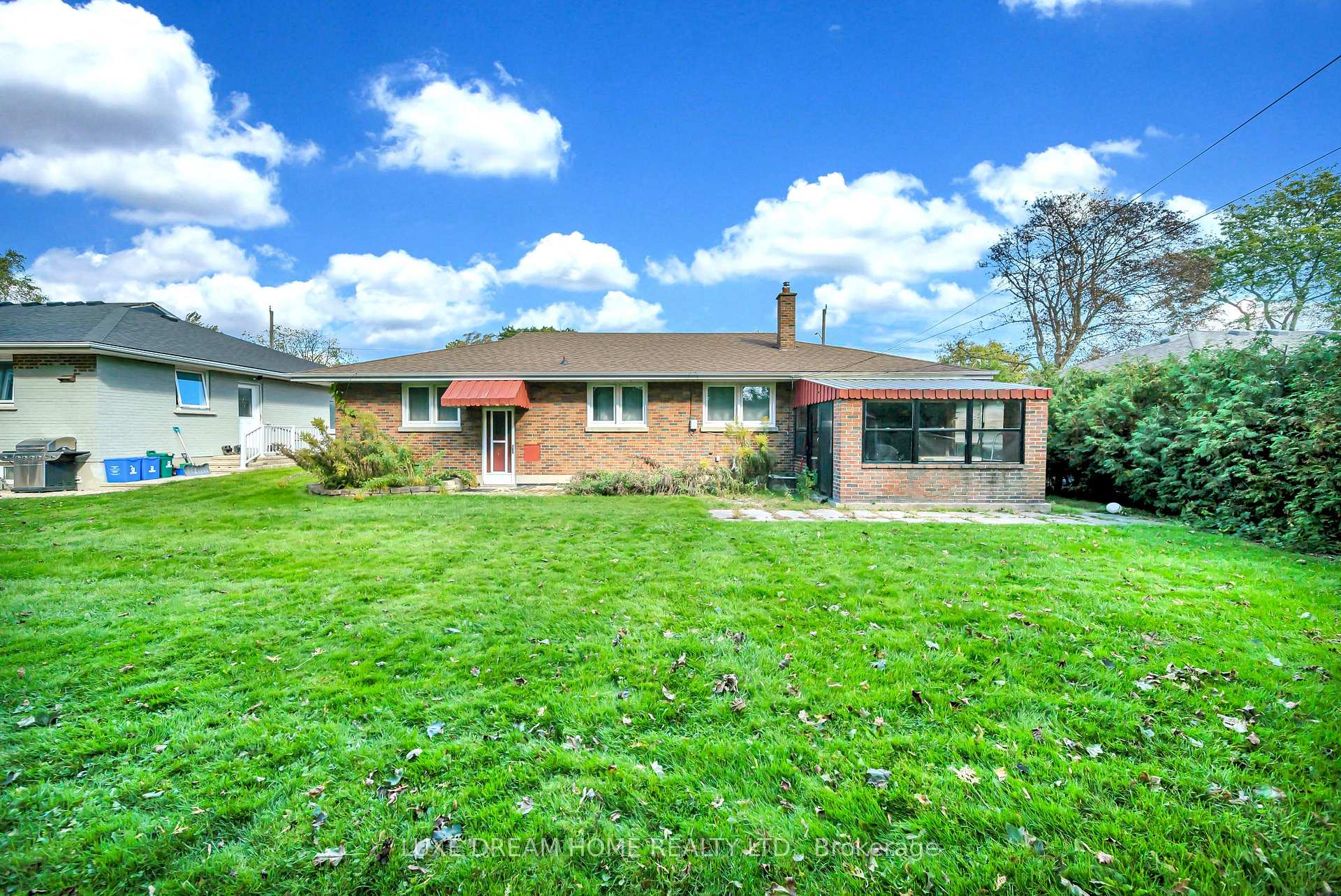 Photo 39 of 834 Law Street, Oshawa, Centennial — HOMEH