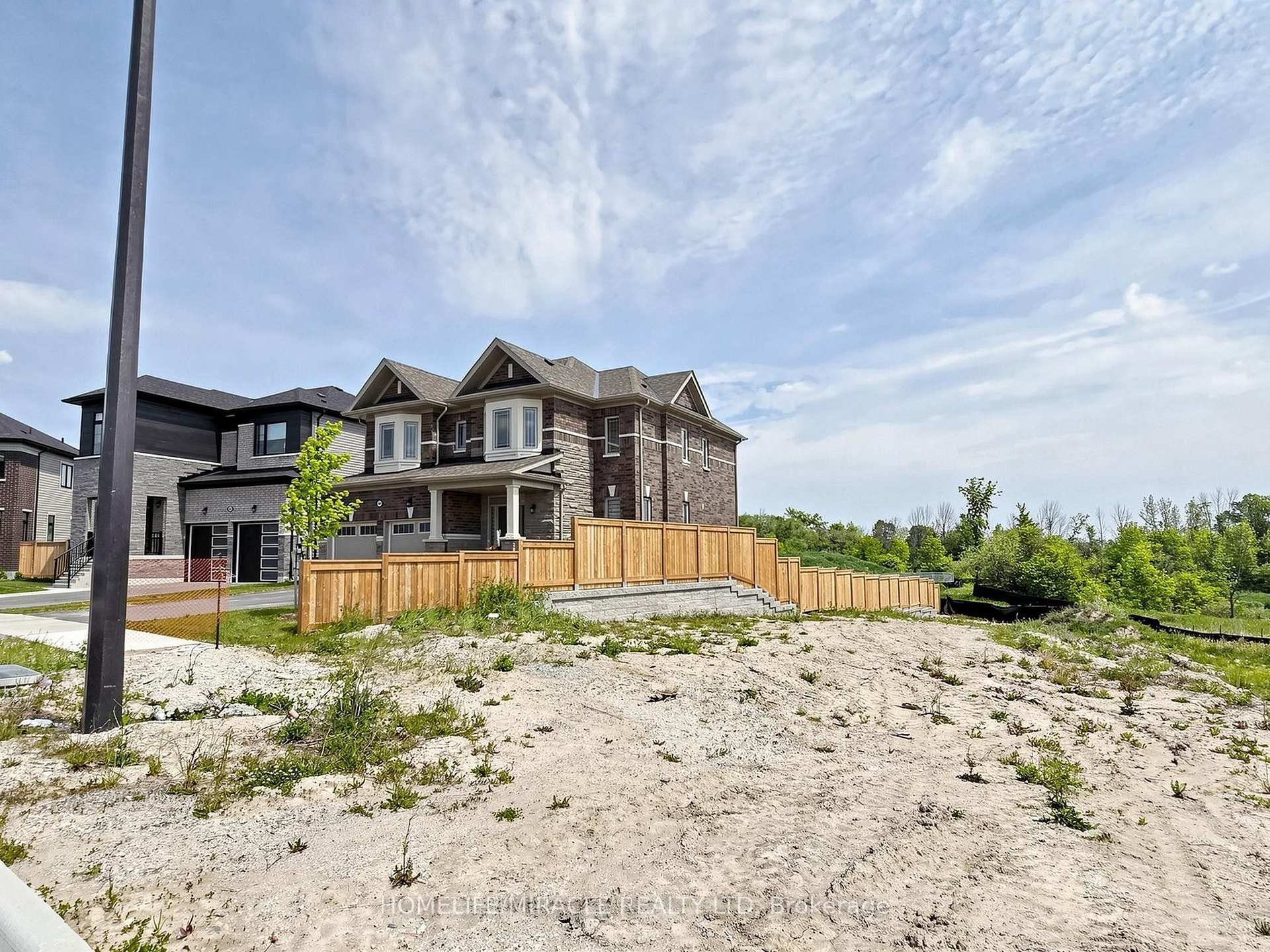 Photo 3 of 60 Season Crescent, Wasaga Beach — HOMEH