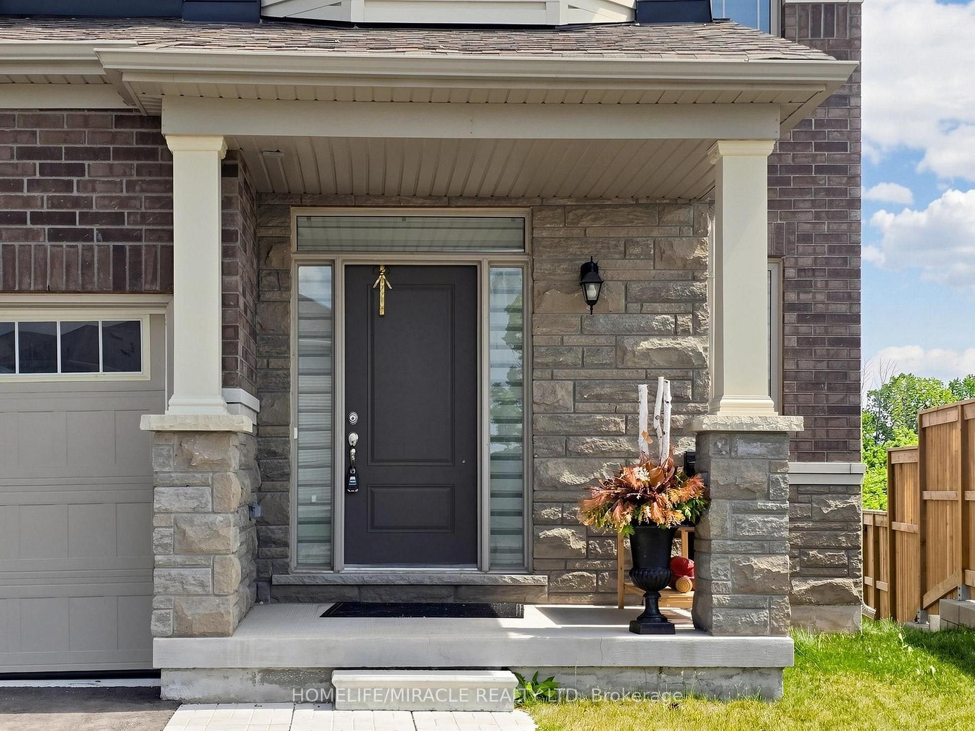 Photo 4 of 60 Season Crescent, Wasaga Beach — HOMEH