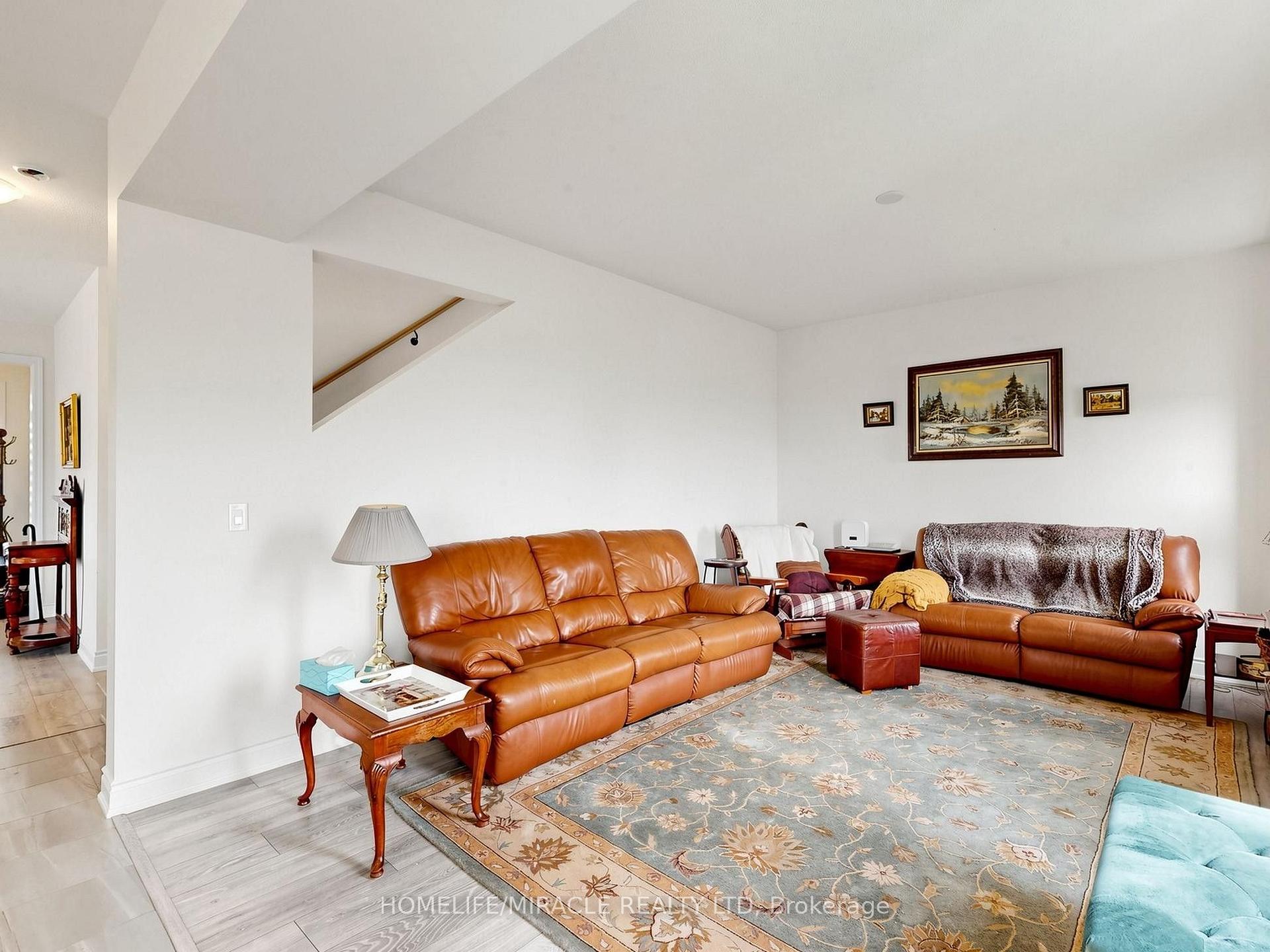 Photo 6 of 60 Season Crescent, Wasaga Beach — HOMEH